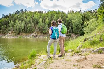 Wandern am Wasser entlang