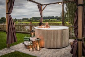 Hottube Ferienhof Dirnberger