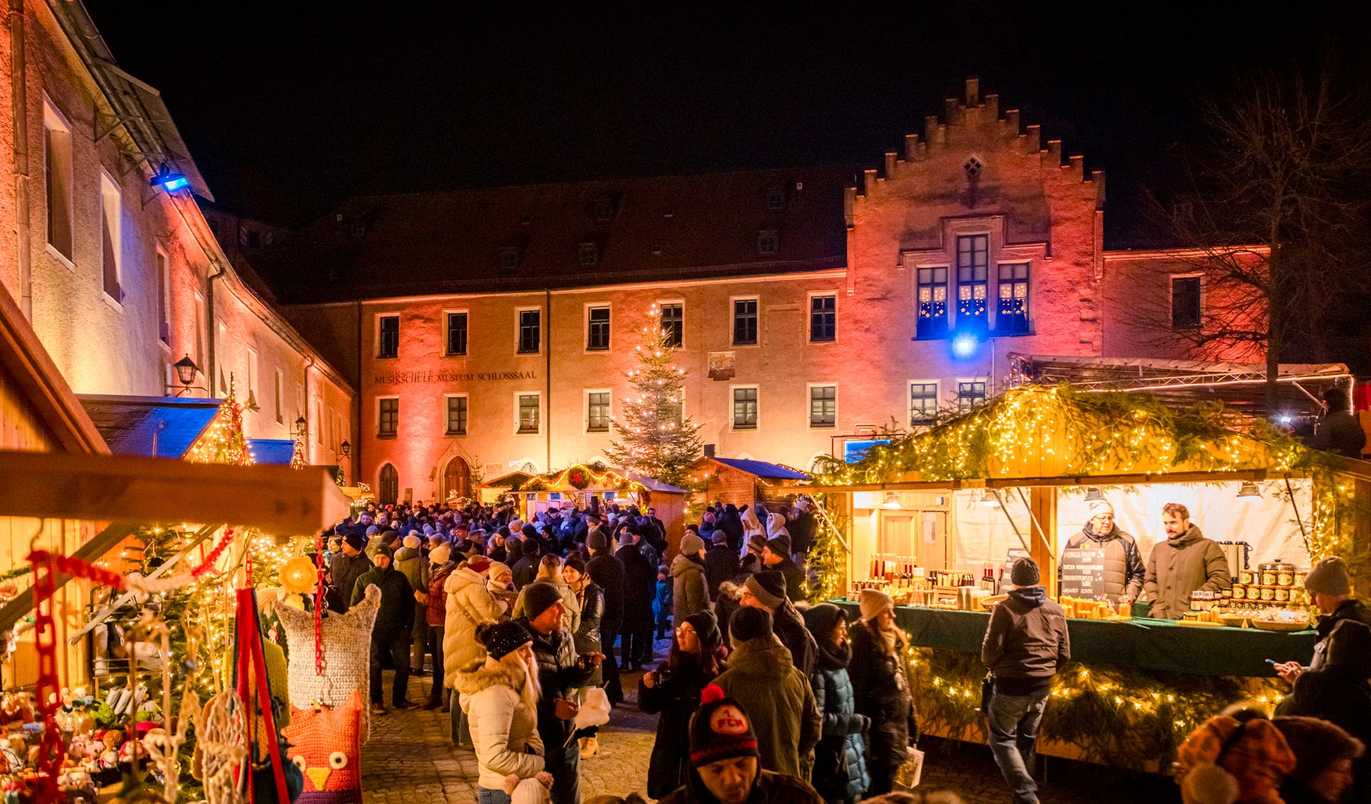 Weihnachtsmarktbuden am Burg-Advent in Neunburg vorm Wald