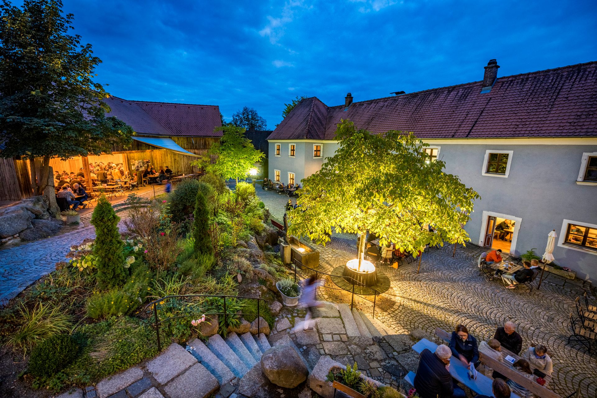 Innenhof Schafferhof am Abend