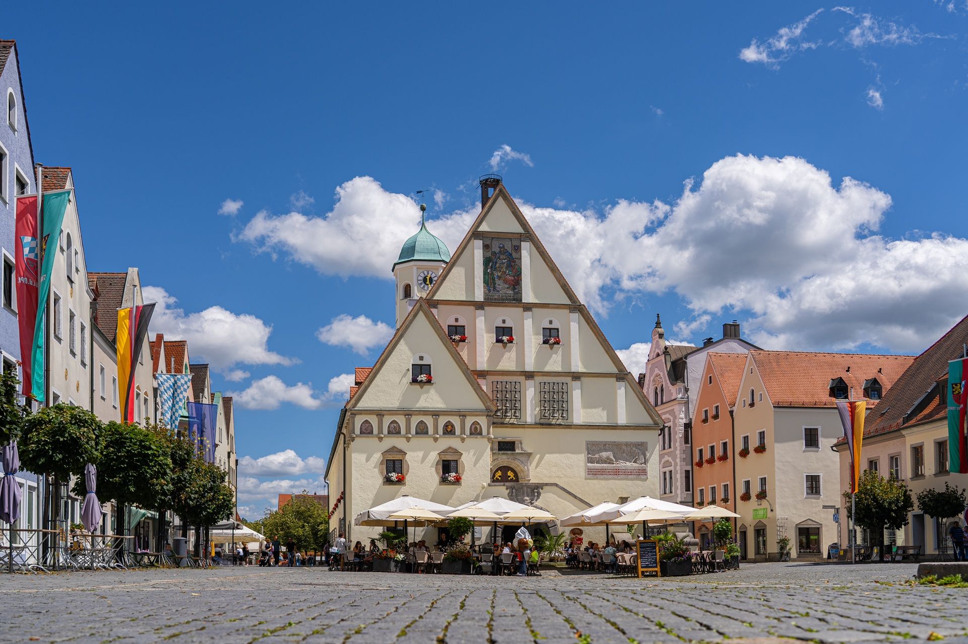 Altes Rathaus inmitten der Altstadt Weidens.
