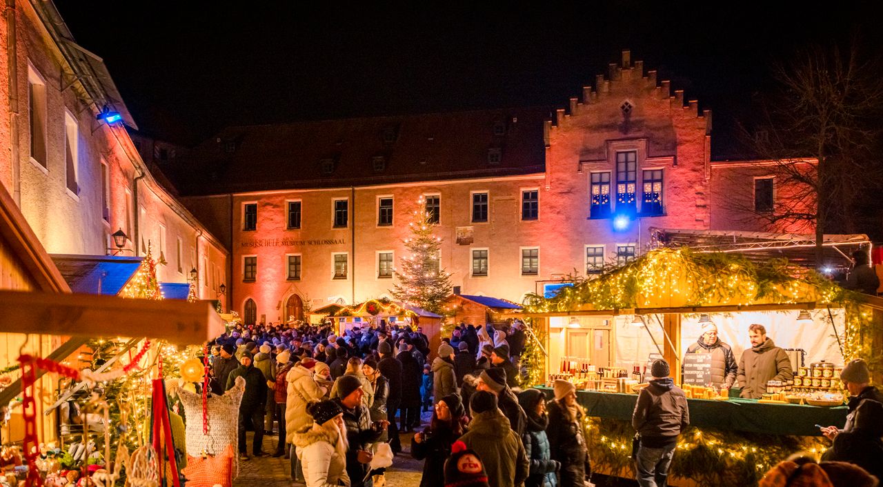 Weihnachtsmarktbuden am Burg-Advent in Neunburg vorm Wald