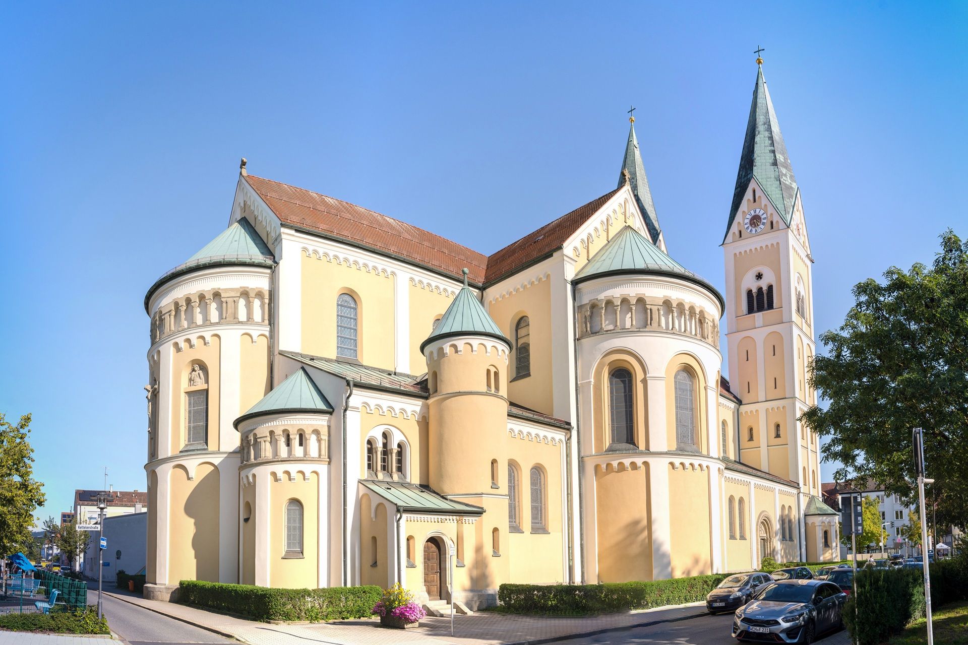 Das Bild zeigt die Kirche St. Josef in Weiden.